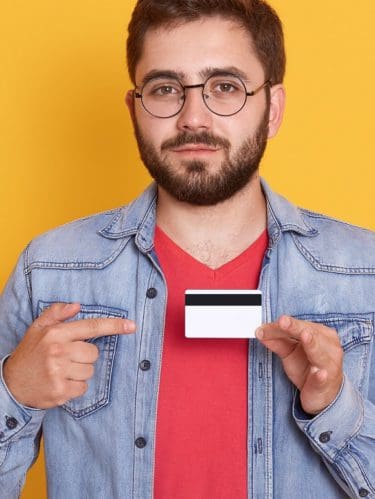 El uso de la tarjeta de crédito cae mientras que los créditos rápidos aumentan