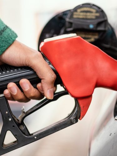 Baja el precio de la gasolina en Colombia: ¿Quiénes sen benefician?